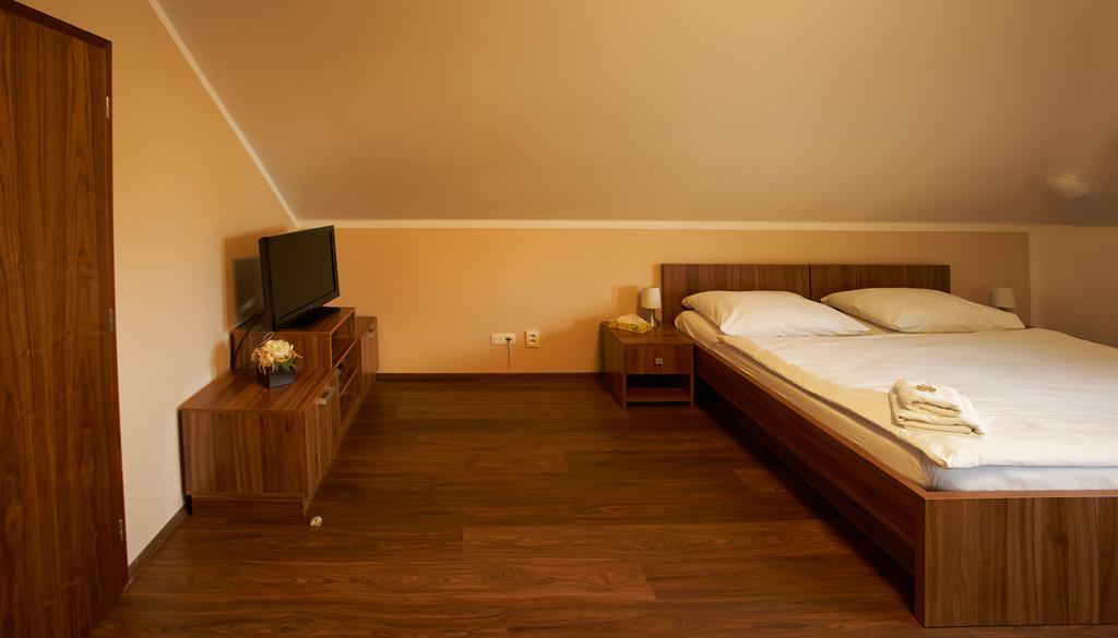 Hotel Horse Riding - Jezdecký Areál Tršice Kamer foto