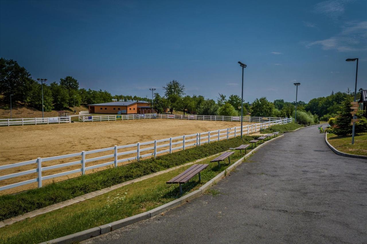 Hotel Horse Riding - Jezdecký Areál Tršice Buitenkant foto